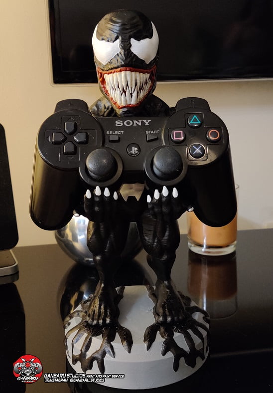 Soporte Mando PS4/5 y XBOX de Venom - Ganbaru Studios